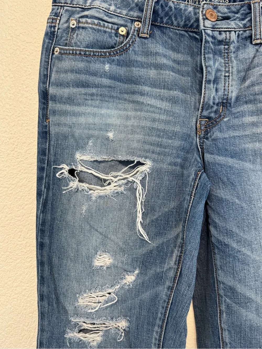 American Eagle Outfitters Distressed Blue Denim Cropped Jeans 5-Pocket